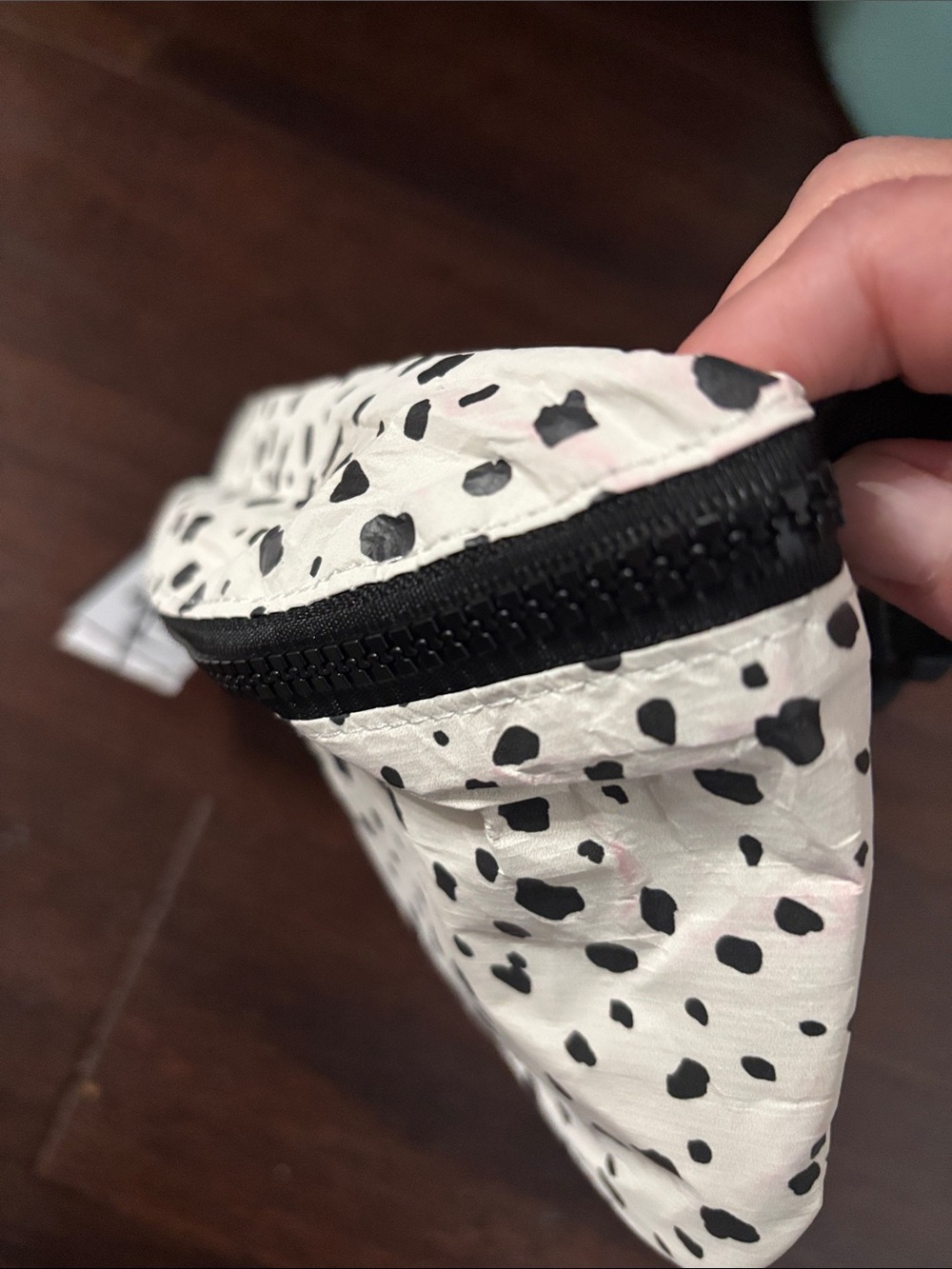 Vuori x Aloha White with Black Speckle Crossbody Waist Bag - Picture 4 of 4
